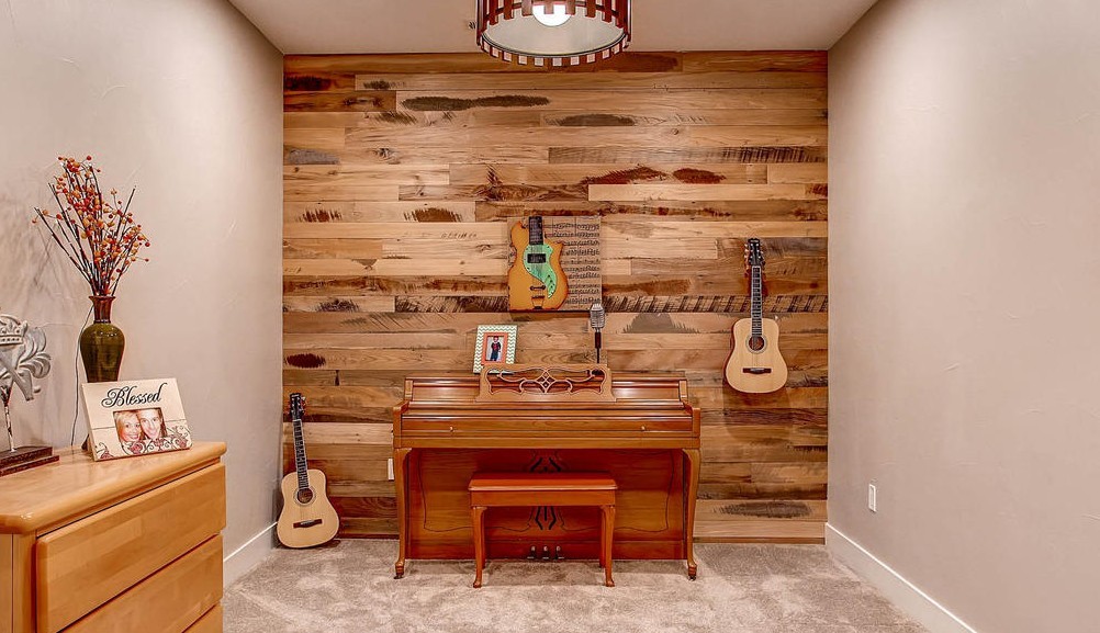 skip-planed-wall-paneling