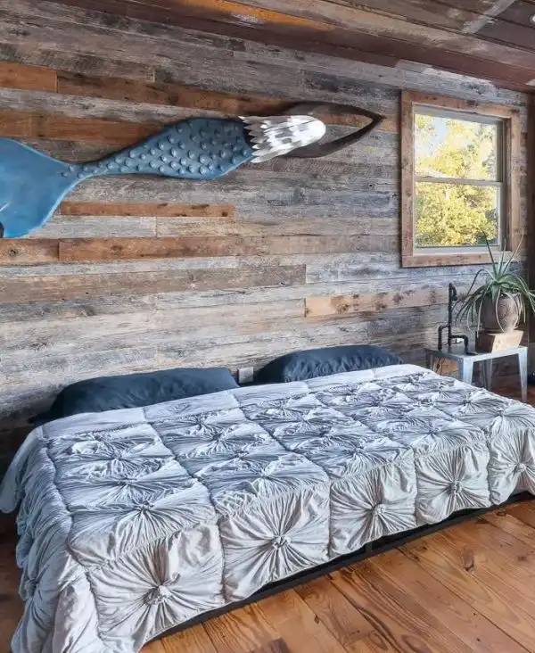 Reclaimed wall planks